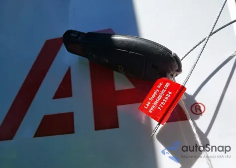 2010 Chrysler 300 Touring/Signature Series/Executive Series z USA, uszkodzony, nr VIN 2C3CA5CV1AH104738